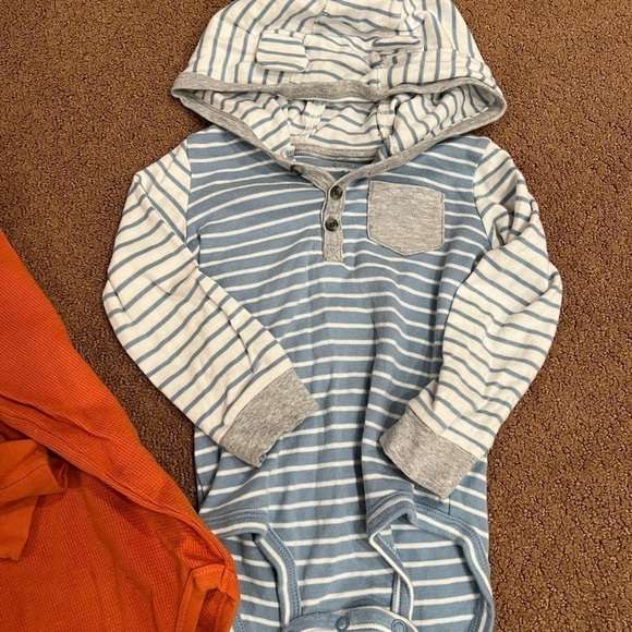 Bundle of 2 Boys 24 Months Long Sleeve Onesies - Picture 3 of 5